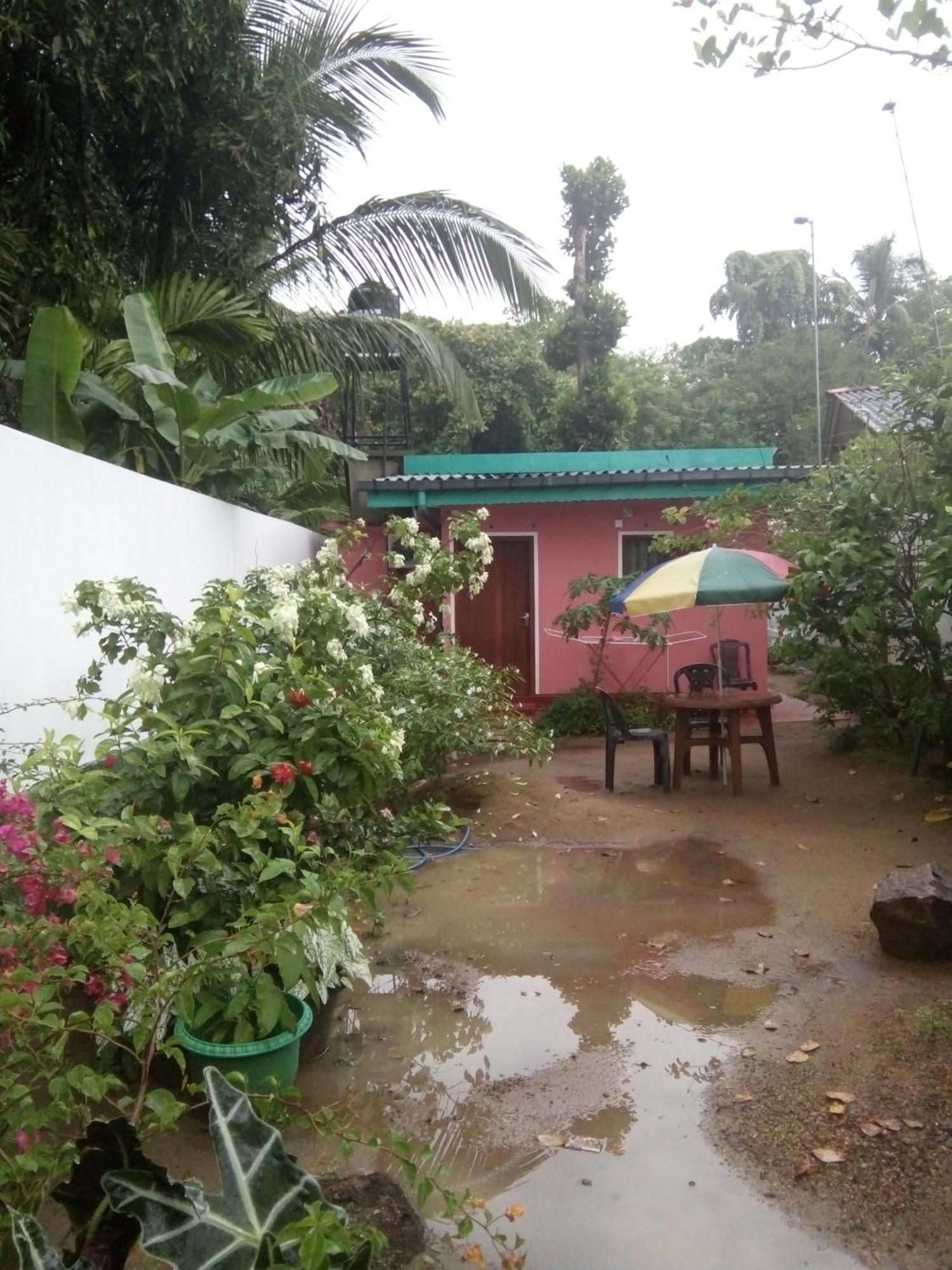 Little Pink House Apartment มิริสซา ภายนอก รูปภาพ
